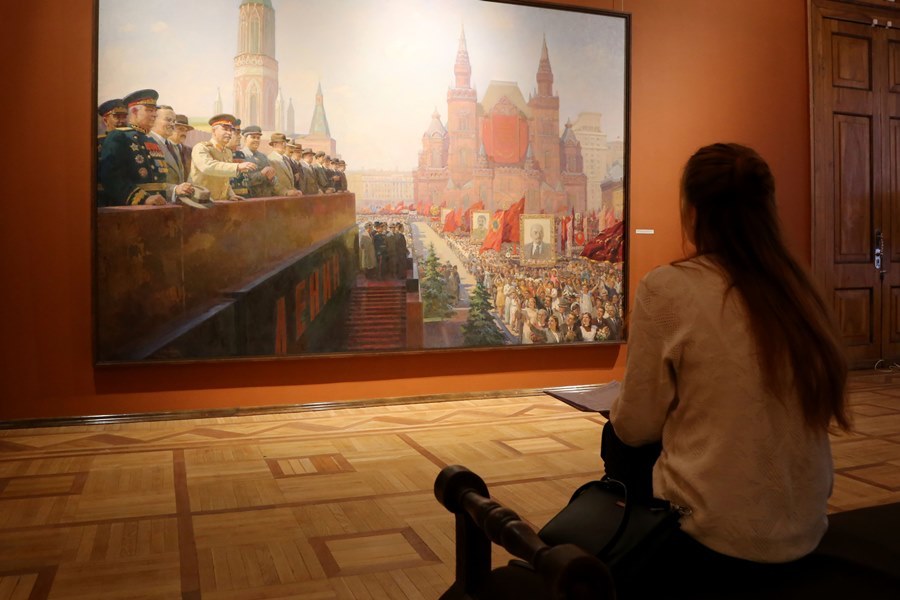 В НГХМ открылась выставка к 100-летию русских революций «Красная Атлантида» 1 В НГХМ открылась выставка к 100-летию русских революций «Красная Атлантида» 1