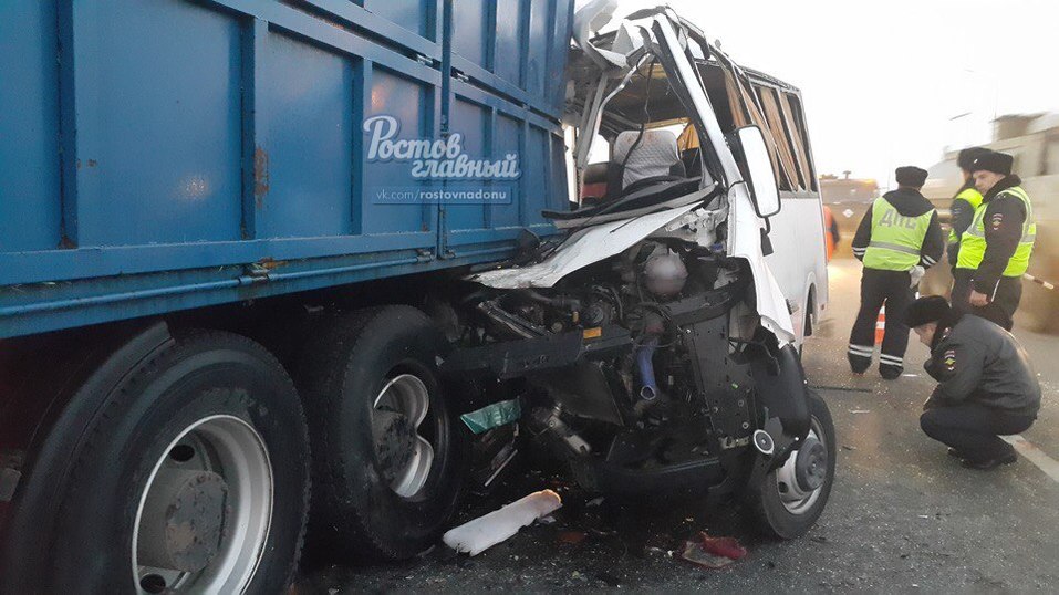 В ДТП на трассе М-4 "Дон" погибло пятеро футбольных болельщиков 2 В ДТП на трассе М-4 "Дон" погибло пятеро футбольных болельщиков 2
