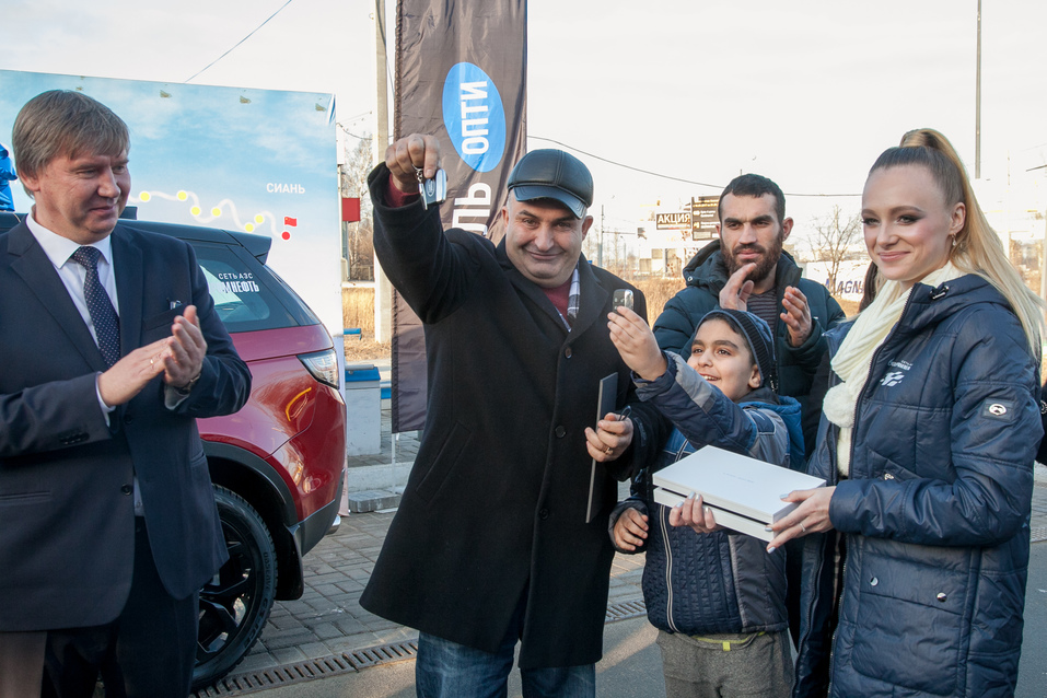 Предприниматель из Троицка заправился на любимой АЗС и выиграл Land Rover 1 Предприниматель из Троицка заправился на любимой АЗС и выиграл Land Rover 1