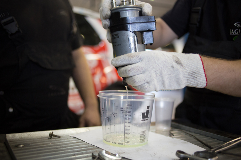 Предприниматель из Троицка заправился на любимой АЗС и выиграл Land Rover 4 Предприниматель из Троицка заправился на любимой АЗС и выиграл Land Rover 4