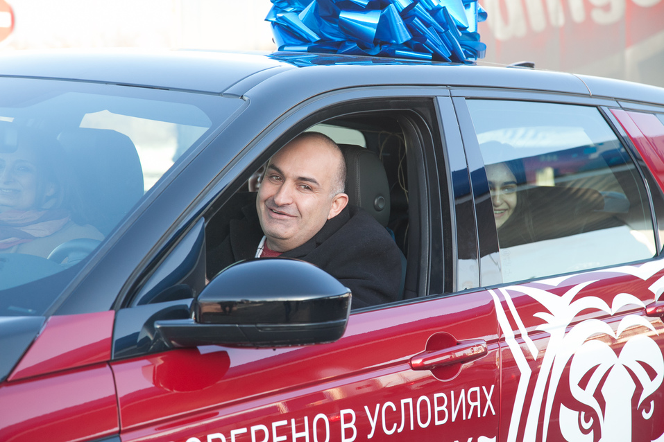 Предприниматель из Троицка заправился на любимой АЗС и выиграл Land Rover 6 Предприниматель из Троицка заправился на любимой АЗС и выиграл Land Rover 6