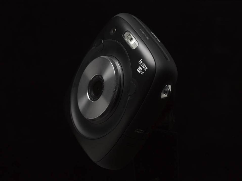 Назад в будущее: зачем Fujifilm возродила камеры моментальной печати 1 Назад в будущее: зачем Fujifilm возродила камеры моментальной печати 1