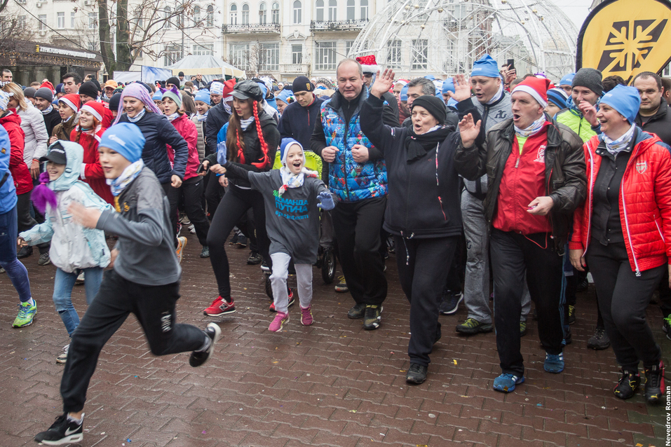 В первый день нового года тысячи жителей Ростова вышли на пробежку 5 В первый день нового года тысячи жителей Ростова вышли на пробежку 5