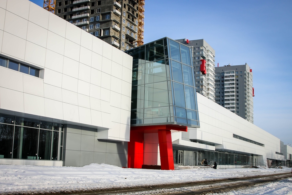 В Челябинске под окнами элитного ЖК открывается торгово-офисный центр 1 В Челябинске под окнами элитного ЖК открывается торгово-офисный центр 1