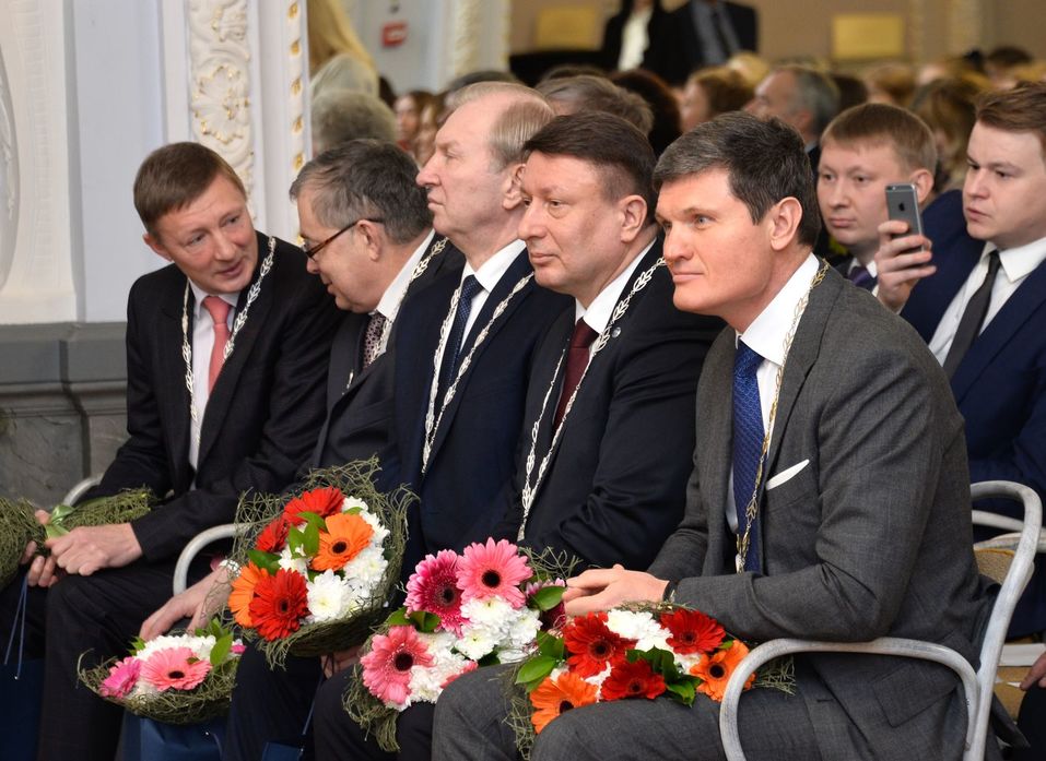 "Счастлив тот, кто отдает", - гендиректор "АПЗ" Олег Лавричев 1 "Счастлив тот, кто отдает", - гендиректор "АПЗ" Олег Лавричев 1