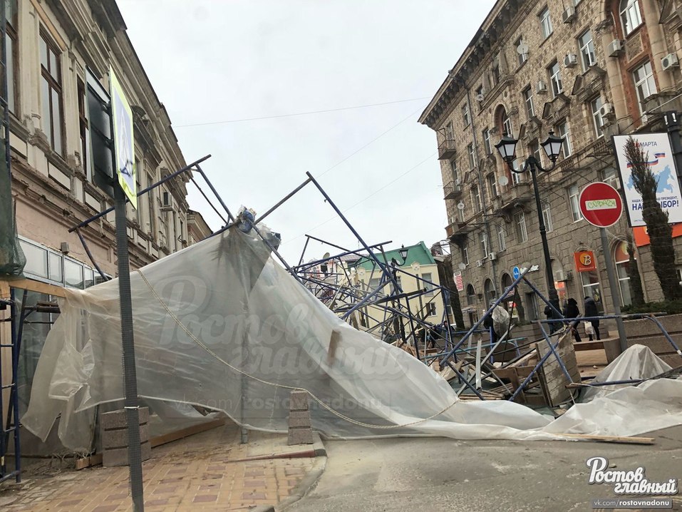 В Ростове перекрыто движение по Семашко из-за упавших строительных конструкций 1 В Ростове перекрыто движение по Семашко из-за упавших строительных конструкций 1