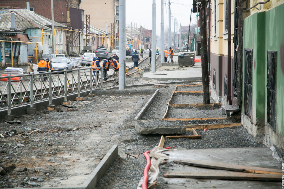 На Станиславского в Ростове продолжается укладка трамвайных путей ФОТО 2 На Станиславского в Ростове продолжается укладка трамвайных путей ФОТО 2
