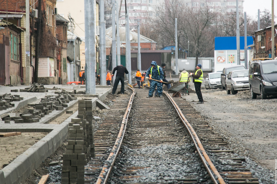 На Станиславского в Ростове продолжается укладка трамвайных путей ФОТО 4 На Станиславского в Ростове продолжается укладка трамвайных путей ФОТО 4