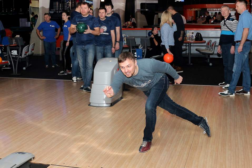 Новосибирские банкиры и финансисты померились силами в боулинге 2 Новосибирские банкиры и финансисты померились силами в боулинге 2