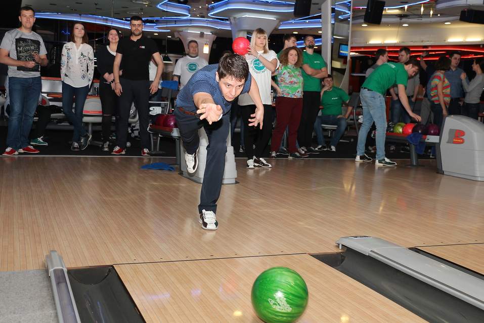 Новосибирские банкиры и финансисты померились силами в боулинге 4 Новосибирские банкиры и финансисты померились силами в боулинге 4