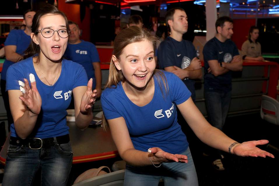 Новосибирские банкиры и финансисты померились силами в боулинге 8 Новосибирские банкиры и финансисты померились силами в боулинге 8