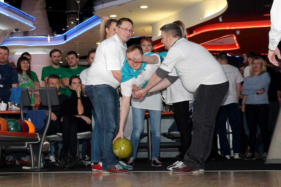 Новосибирские банкиры и финансисты померились силами в боулинге 14 Новосибирские банкиры и финансисты померились силами в боулинге 14