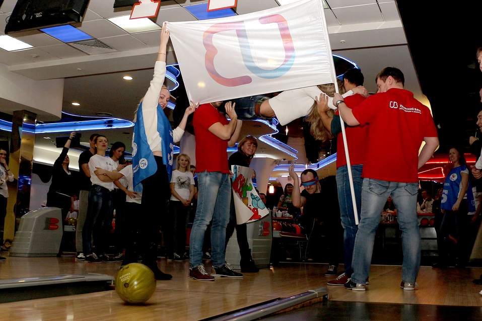Новосибирские банкиры и финансисты померились силами в боулинге 17 Новосибирские банкиры и финансисты померились силами в боулинге 17