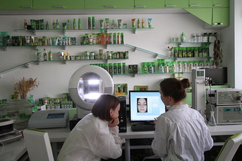 Отвар трав и желтые уточки. Что скрывается за дверями «Калины» после сделки с Unilever
17 Отвар трав и желтые уточки. Что скрывается за дверями «Калины» после сделки с Unilever
17