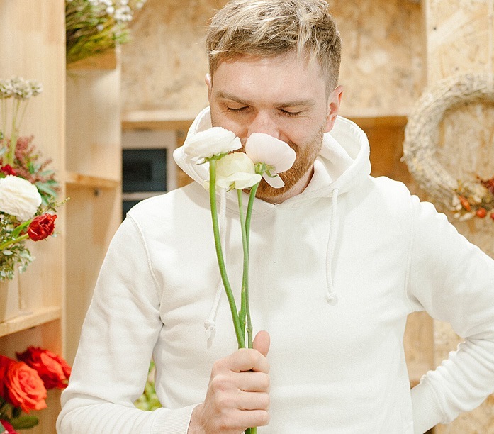 «Нет разницы, 101 розу ты даришь или одну»: как мужчины выбирают цветы для своих женщин 3 «Нет разницы, 101 розу ты даришь или одну»: как мужчины выбирают цветы для своих женщин 3