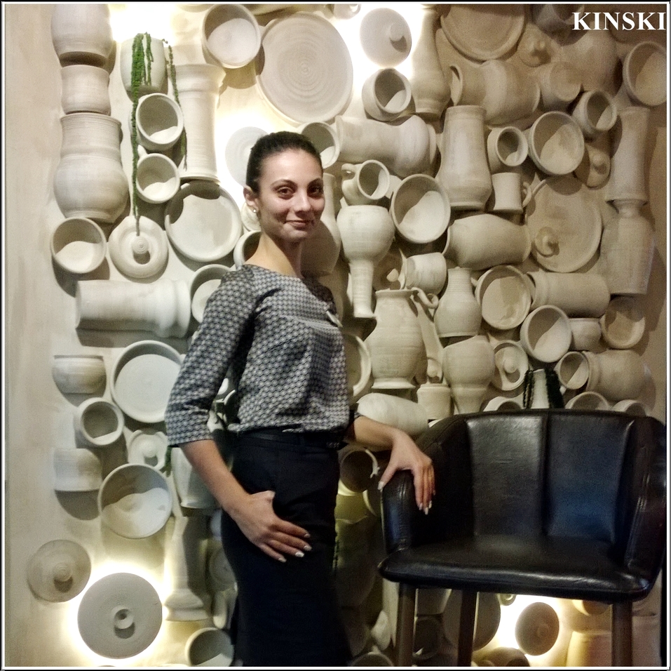 «Шах и мята»: хостес-модели, провальный чизкейк и лягушки в уборной — Глориан Кински 3 «Шах и мята»: хостес-модели, провальный чизкейк и лягушки в уборной — Глориан Кински 3