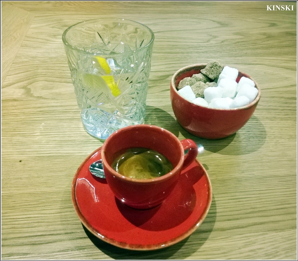 «Шах и мята»: хостес-модели, провальный чизкейк и лягушки в уборной — Глориан Кински 4 «Шах и мята»: хостес-модели, провальный чизкейк и лягушки в уборной — Глориан Кински 4