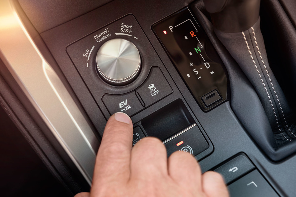 Наслаждайтесь мощностью, сочетающейся с точностью и эффективностью в управлении 4 Наслаждайтесь мощностью, сочетающейся с точностью и эффективностью в управлении 4