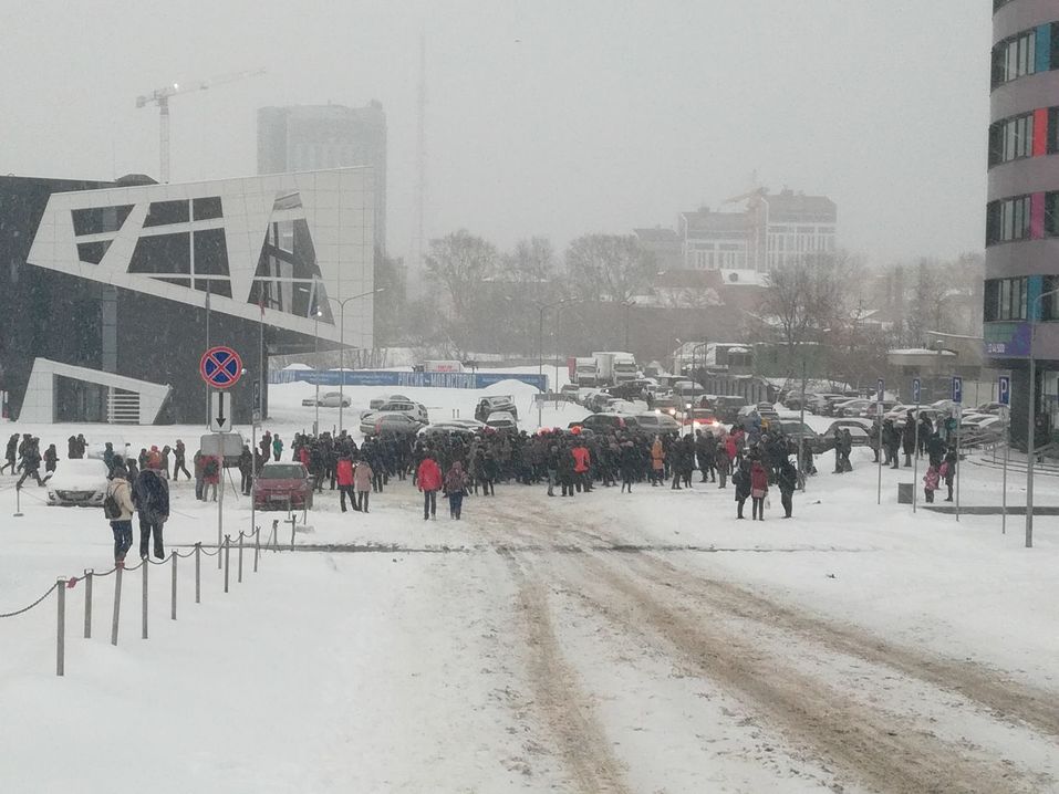 На прощальные «обнимашки» с екатеринбургской телебашней вышли сотни горожан
2 На прощальные «обнимашки» с екатеринбургской телебашней вышли сотни горожан
2