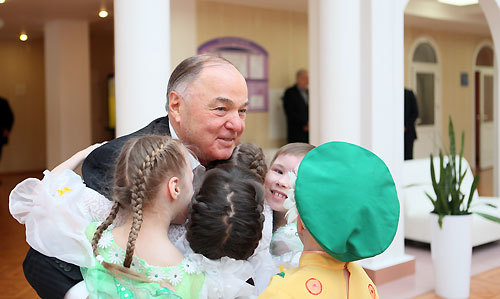 В Красноярск прилетел меценат, Почетный гражданин Красноярска Хазрет Совмен 1 В Красноярск прилетел меценат, Почетный гражданин Красноярска Хазрет Совмен 1