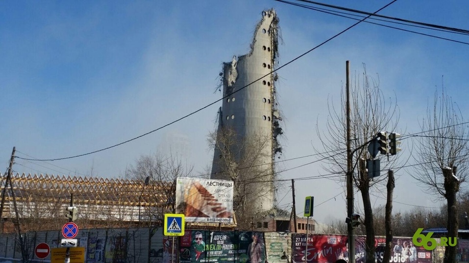 «Как будто петарда взорвалась». В Екатеринбурге снесли телебашню / ВИДЕО 1 «Как будто петарда взорвалась». В Екатеринбурге снесли телебашню / ВИДЕО 1