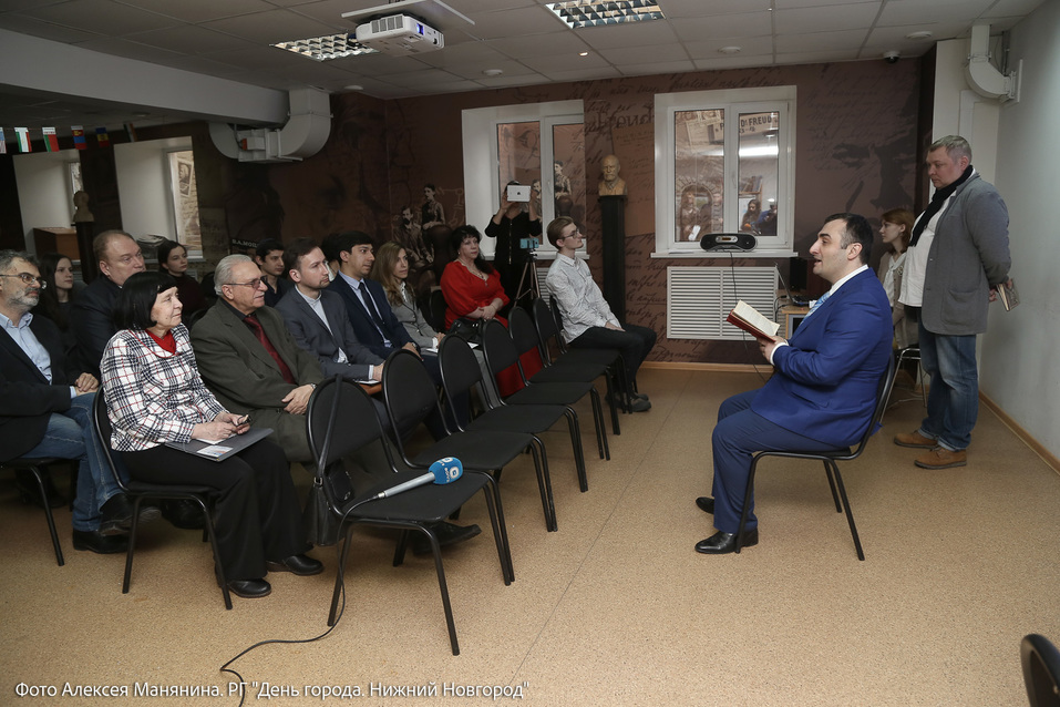 В Нижнем Новгороде «Песнь о Буревестнике» прочитали сразу на трех языках 1 В Нижнем Новгороде «Песнь о Буревестнике» прочитали сразу на трех языках 1