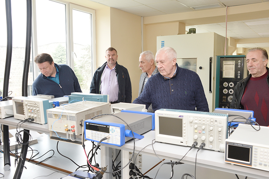 АПЗ заключил договор о сотрудничестве с предприятием из Армении
2 АПЗ заключил договор о сотрудничестве с предприятием из Армении
2