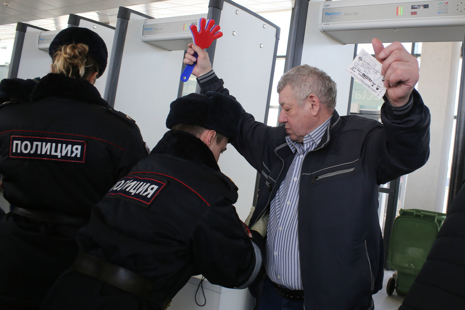 Очереди в кассу, поражение хозяев. Как прошел первый матч на нижегородском стадионе. ФОТО 3 Очереди в кассу, поражение хозяев. Как прошел первый матч на нижегородском стадионе. ФОТО 3