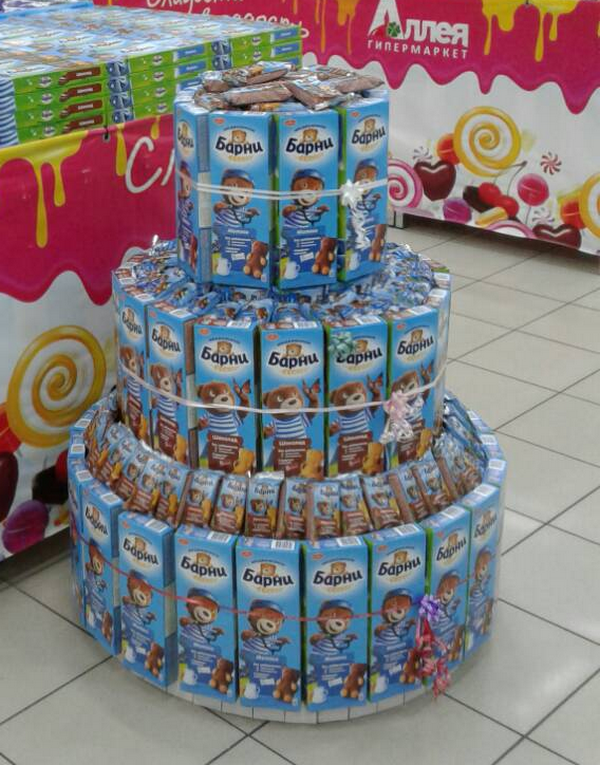 В гипермаркетах «Аллея» в Красноярске построили пальмы из конфет и корабли из семечек 3 В гипермаркетах «Аллея» в Красноярске построили пальмы из конфет и корабли из семечек 3
