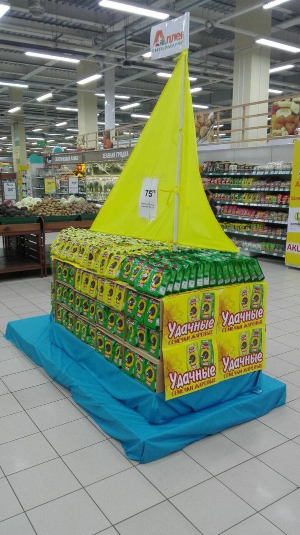 В гипермаркетах «Аллея» в Красноярске построили пальмы из конфет и корабли из семечек 6 В гипермаркетах «Аллея» в Красноярске построили пальмы из конфет и корабли из семечек 6