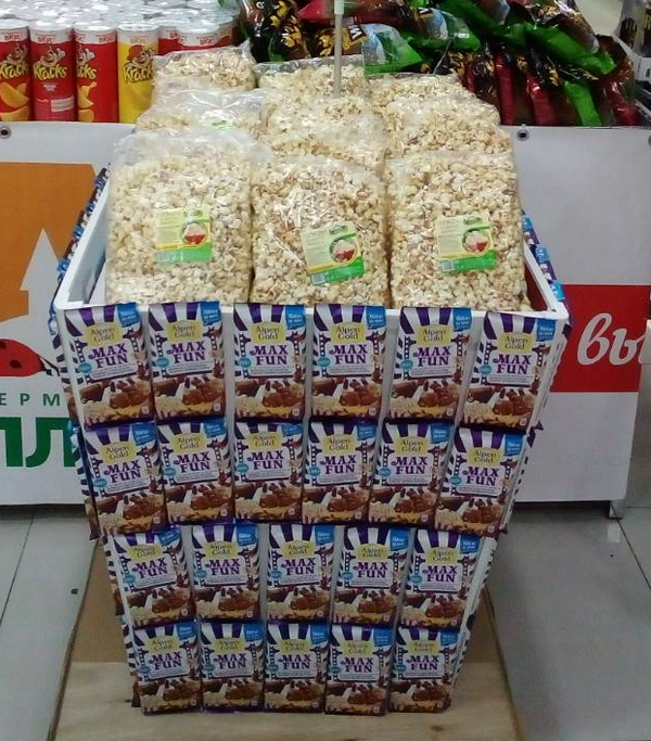 В гипермаркетах «Аллея» в Красноярске построили пальмы из конфет и корабли из семечек 7 В гипермаркетах «Аллея» в Красноярске построили пальмы из конфет и корабли из семечек 7