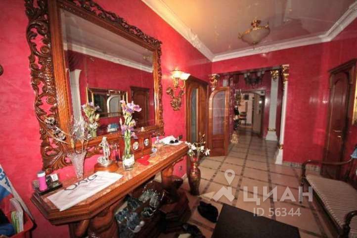 Футбольное поле, бассейн, бильярд. ТОП-5 самых дорогих коттеджей Нижнего Новгорода
2 Футбольное поле, бассейн, бильярд. ТОП-5 самых дорогих коттеджей Нижнего Новгорода
2