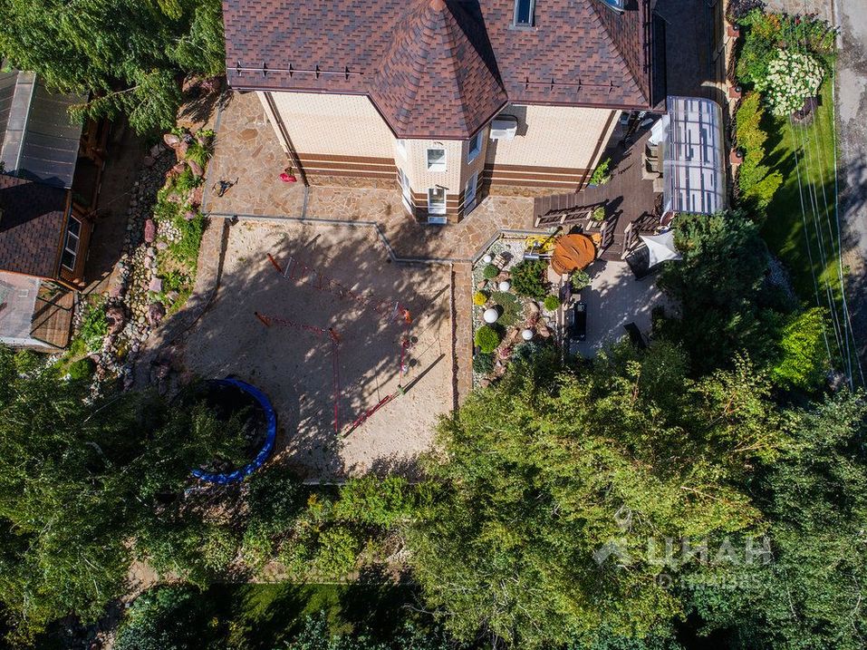 Футбольное поле, бассейн, бильярд. ТОП-5 самых дорогих коттеджей Нижнего Новгорода
3 Футбольное поле, бассейн, бильярд. ТОП-5 самых дорогих коттеджей Нижнего Новгорода
3