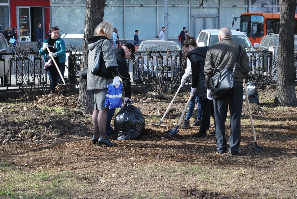 «Много «бычков» и старой листвы». Мэр Нижнего Новгорода вышел на субботник. ФОТО
1 «Много «бычков» и старой листвы». Мэр Нижнего Новгорода вышел на субботник. ФОТО
1