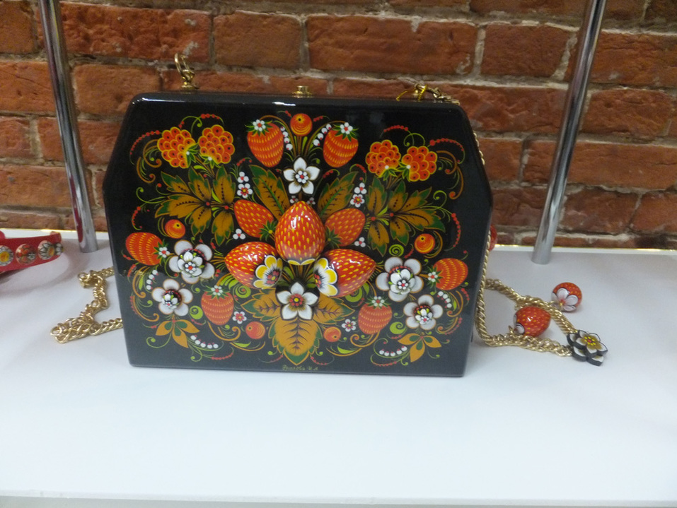 «Хохломская роспись» презентовала сувенирную продукцию к ЧМ-2018. ФОТОРЕПОРТАЖ 10 «Хохломская роспись» презентовала сувенирную продукцию к ЧМ-2018. ФОТОРЕПОРТАЖ 10