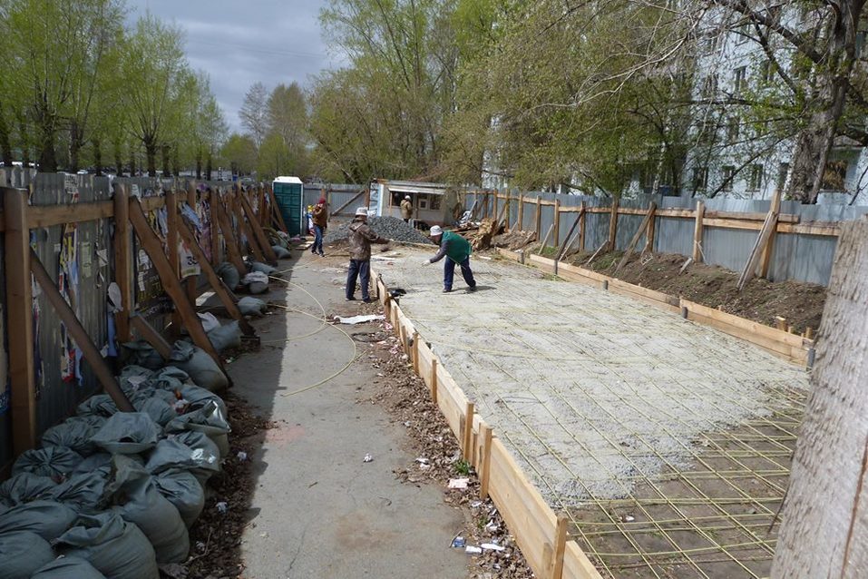 «Ты на мою землю приехал!» Приставы и жители разогнали скандальную стройку в Челябинске 3 «Ты на мою землю приехал!» Приставы и жители разогнали скандальную стройку в Челябинске 3