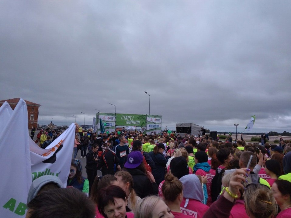 «Пыхтели, но бежали». В Нижнем Новгороде прошел четвертый полумарафон «Беги, герой!». ФОТО 7 «Пыхтели, но бежали». В Нижнем Новгороде прошел четвертый полумарафон «Беги, герой!». ФОТО 7