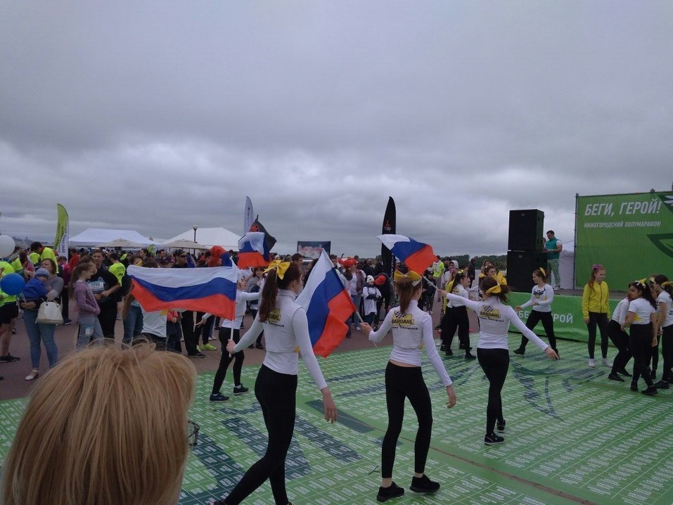 «Пыхтели, но бежали». В Нижнем Новгороде прошел четвертый полумарафон «Беги, герой!». ФОТО 8 «Пыхтели, но бежали». В Нижнем Новгороде прошел четвертый полумарафон «Беги, герой!». ФОТО 8