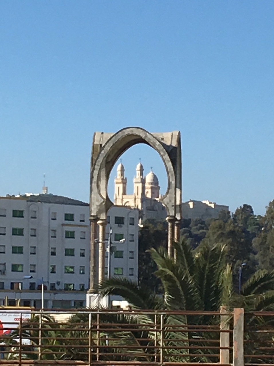 Назад в 90-е: как россиянин выходил на рынок Алжира, на чем обжегся и почему не сбежал 1 Назад в 90-е: как россиянин выходил на рынок Алжира, на чем обжегся и почему не сбежал 1