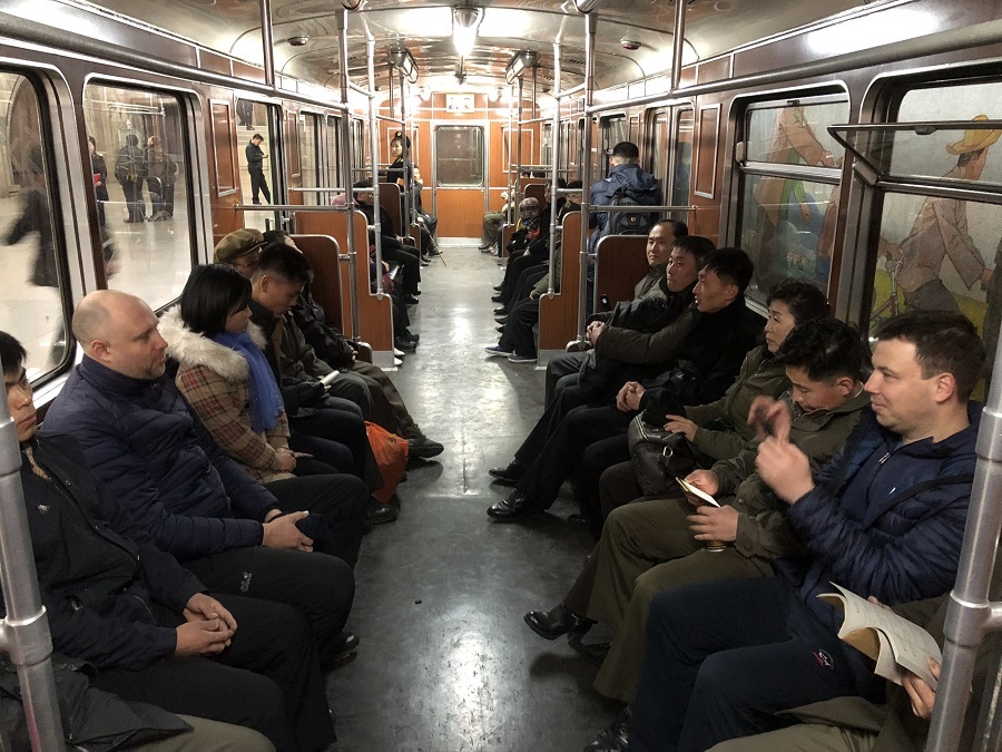 «3 евро за мегабайт трафика, автограф Майкла Джордана и айфоны». Банкир о поездке в КНДР 3 «3 евро за мегабайт трафика, автограф Майкла Джордана и айфоны». Банкир о поездке в КНДР 3