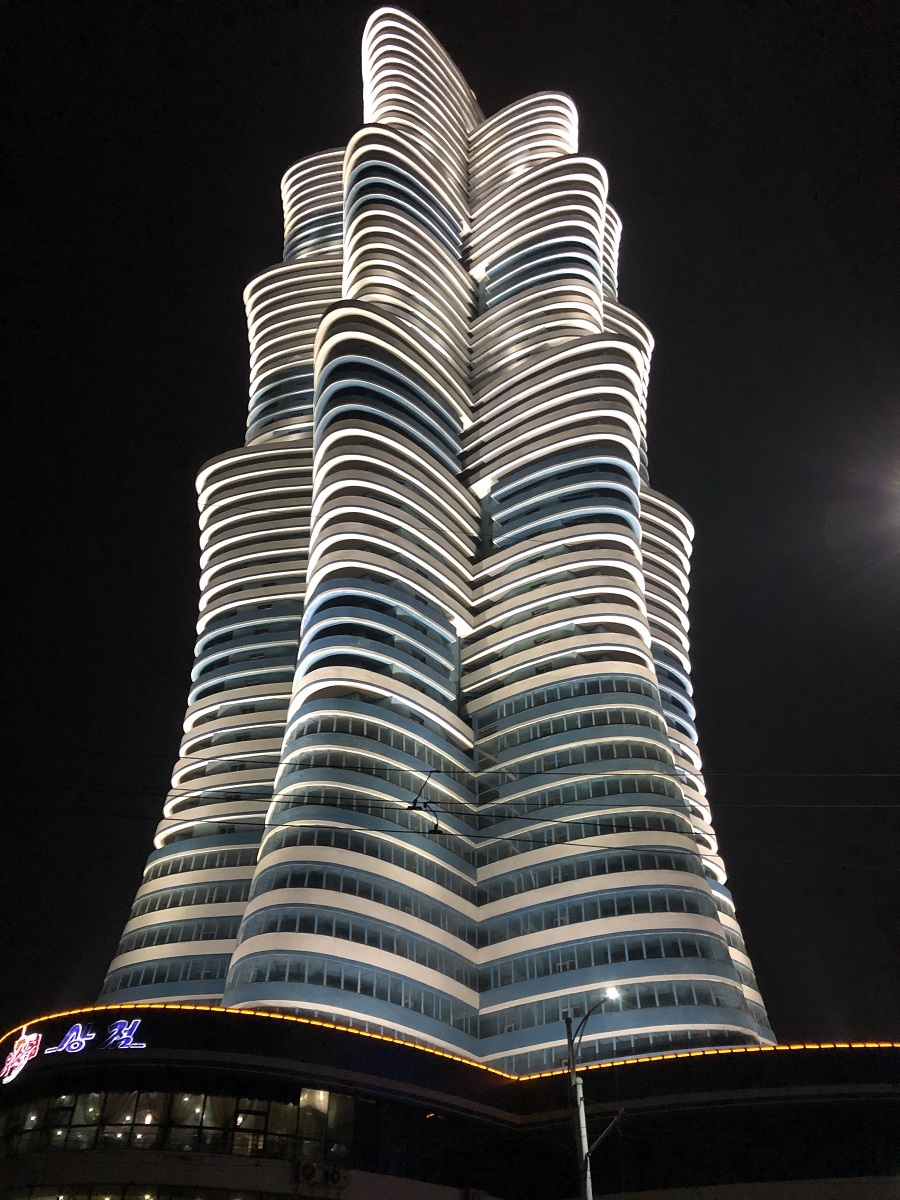 «3 евро за мегабайт трафика, автограф Майкла Джордана и айфоны». Банкир о поездке в КНДР 4 «3 евро за мегабайт трафика, автограф Майкла Джордана и айфоны». Банкир о поездке в КНДР 4