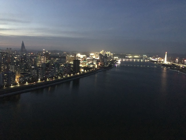 «3 евро за мегабайт трафика, автограф Майкла Джордана и айфоны». Банкир о поездке в КНДР 8 «3 евро за мегабайт трафика, автограф Майкла Джордана и айфоны». Банкир о поездке в КНДР 8