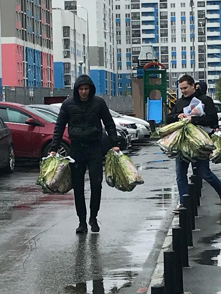 Подарки, подвоз, низкая явка. Как прошли праймериз «Единой России» в Екатеринбурге 4 Подарки, подвоз, низкая явка. Как прошли праймериз «Единой России» в Екатеринбурге 4