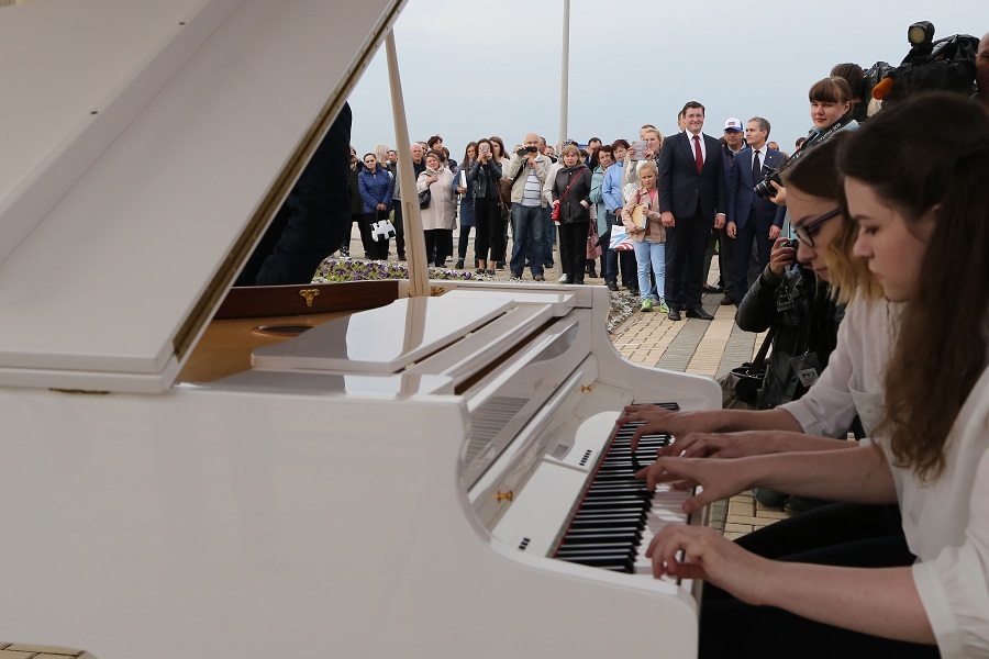 Остался только в виде арт-объекта. Как в Нижнем Новгороде сносили синий забор. ФОТО 7 Остался только в виде арт-объекта. Как в Нижнем Новгороде сносили синий забор. ФОТО 7