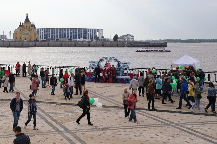 Остался только в виде арт-объекта. Как в Нижнем Новгороде сносили синий забор. ФОТО 9 Остался только в виде арт-объекта. Как в Нижнем Новгороде сносили синий забор. ФОТО 9