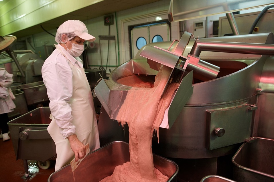 «Вред от колбасы и выбросов в центре Челябинска несопоставимы». Как производят мясо 3 «Вред от колбасы и выбросов в центре Челябинска несопоставимы». Как производят мясо 3