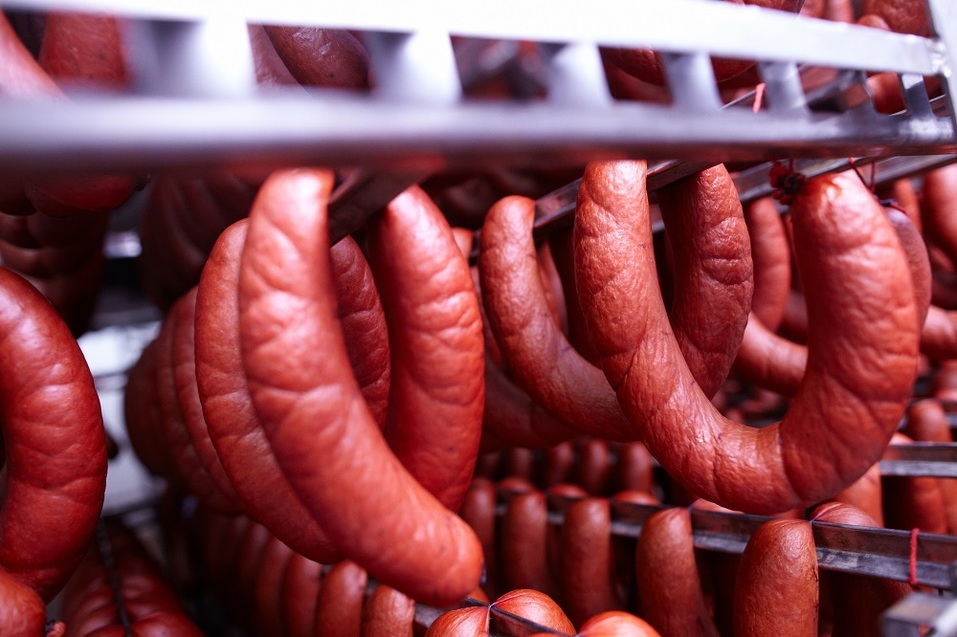 «Вред от колбасы и выбросов в центре Челябинска несопоставимы». Как производят мясо 5 «Вред от колбасы и выбросов в центре Челябинска несопоставимы». Как производят мясо 5