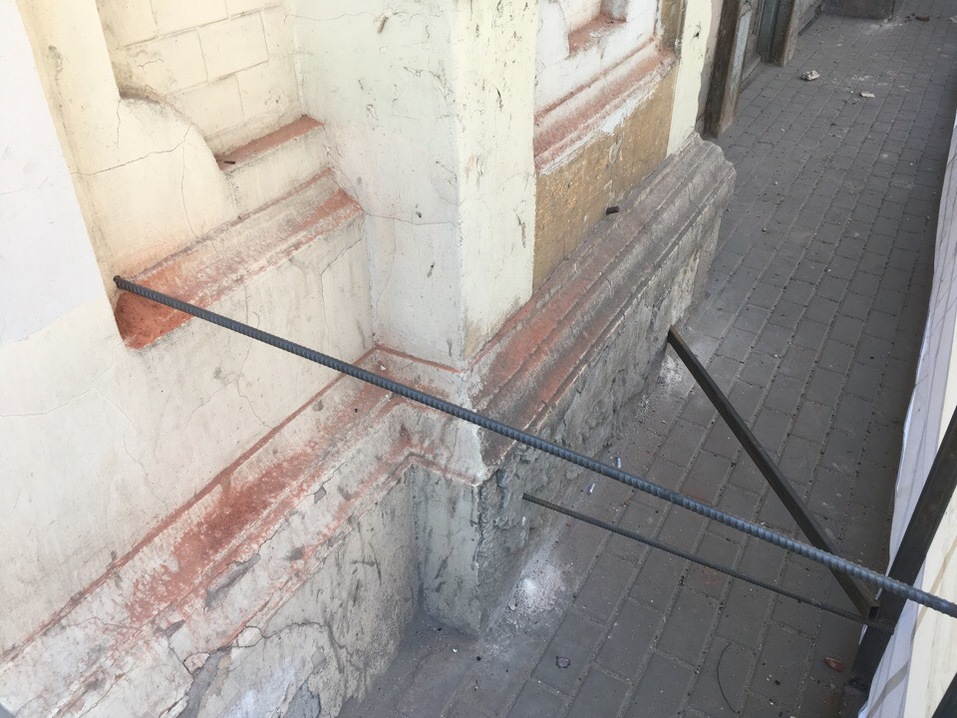 В Ростове без разрешения закрыли баннером памятник архитектуры 1 В Ростове без разрешения закрыли баннером памятник архитектуры 1