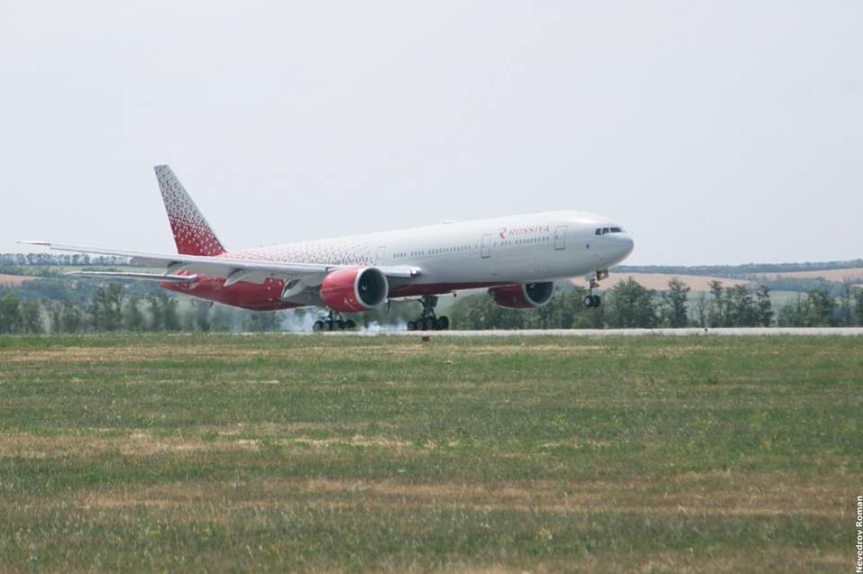 В аэропорту "Платов" впервые обслужили широкофюзеляжный Boeing 777 ФОТО 1 В аэропорту "Платов" впервые обслужили широкофюзеляжный Boeing 777 ФОТО 1