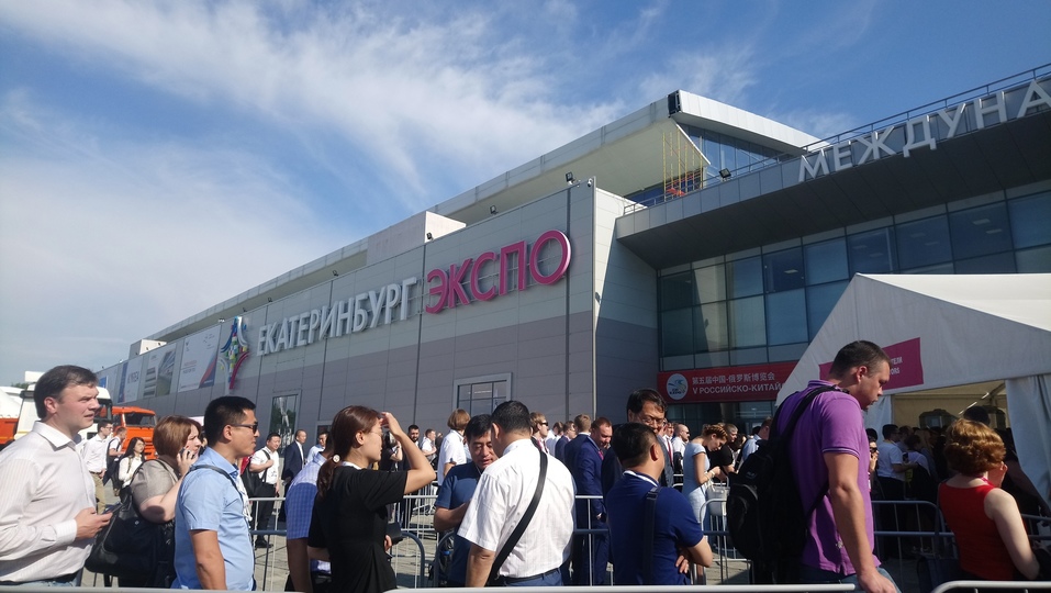 Роскошь РМК, тусовка ЧТПЗ и урбан-лавки. Каким Южный Урал выглядит на «Иннопроме» 1 Роскошь РМК, тусовка ЧТПЗ и урбан-лавки. Каким Южный Урал выглядит на «Иннопроме» 1